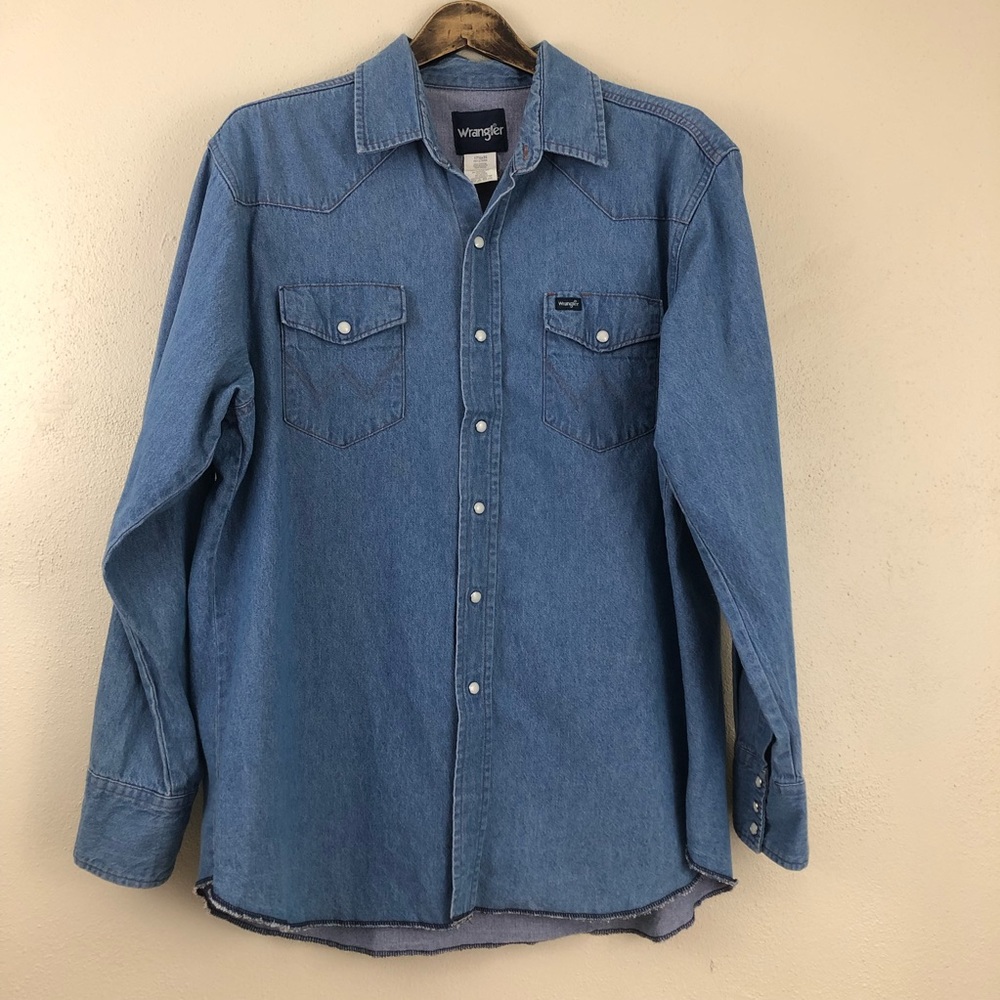 Wrangler Retro W Embroidered Pocket Pearl Snap Denim Button Down Shirt